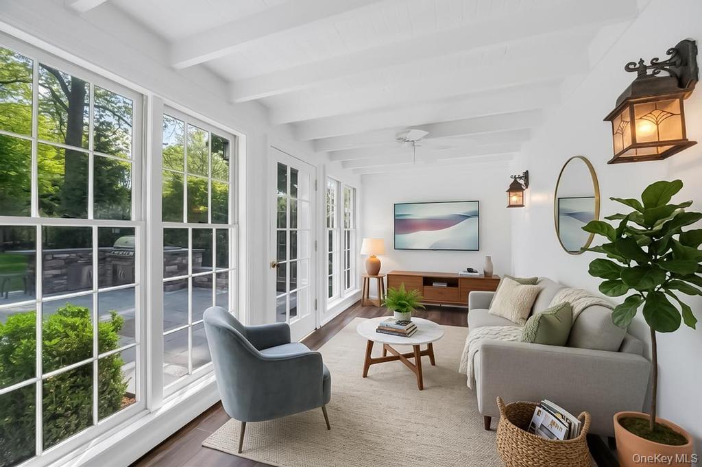White Plains, New York, 10605, United States, 5 Bedrooms Bedrooms, ,4 BathroomsBathrooms,Residential,Pending,2045677