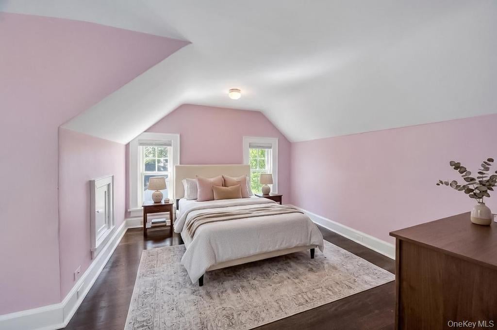 White Plains, New York, 10605, United States, 5 Bedrooms Bedrooms, ,4 BathroomsBathrooms,Residential,Pending,2045677