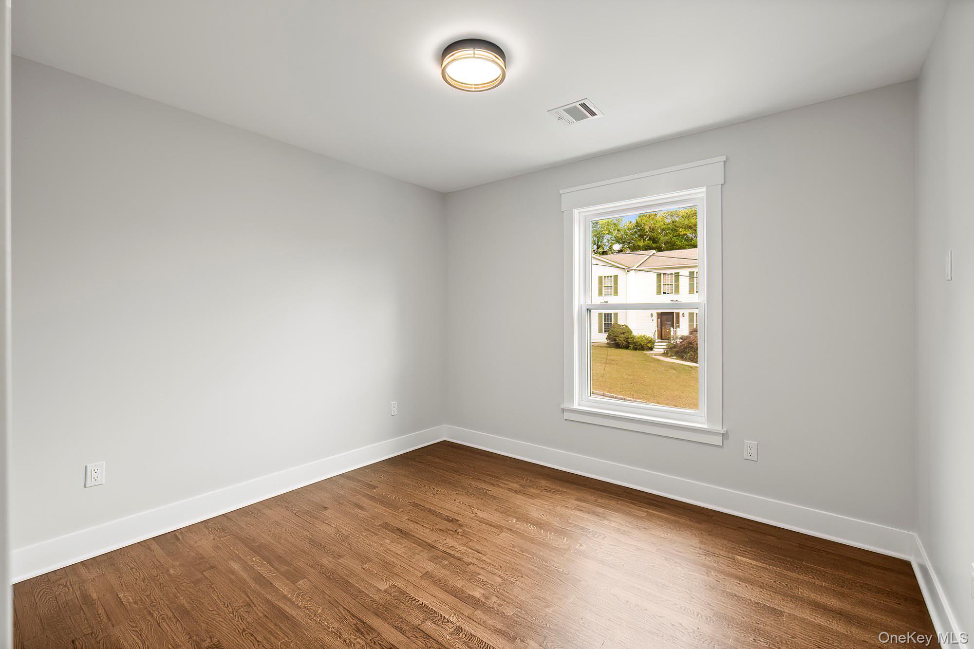 White Plains, New York, 10607, United States, 4 Bedrooms Bedrooms, ,3 BathroomsBathrooms,Residential,Active,1965798