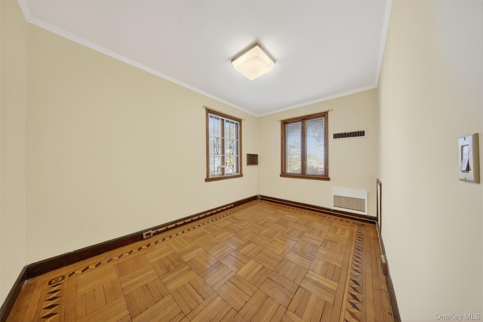 Flushing, New York, 11354, United States, 7 Bedrooms Bedrooms, ,6 BathroomsBathrooms,Residential,Active,2043439