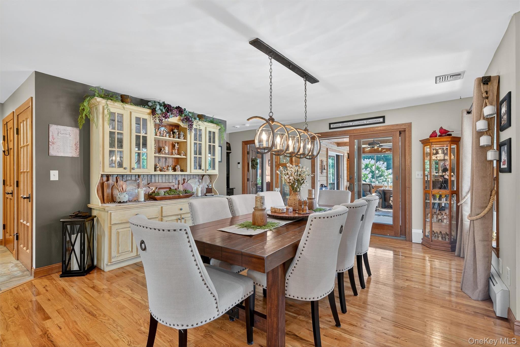 Warwick, New York, 10990, United States, 3 Bedrooms Bedrooms, ,3 BathroomsBathrooms,Residential,Active,1965856