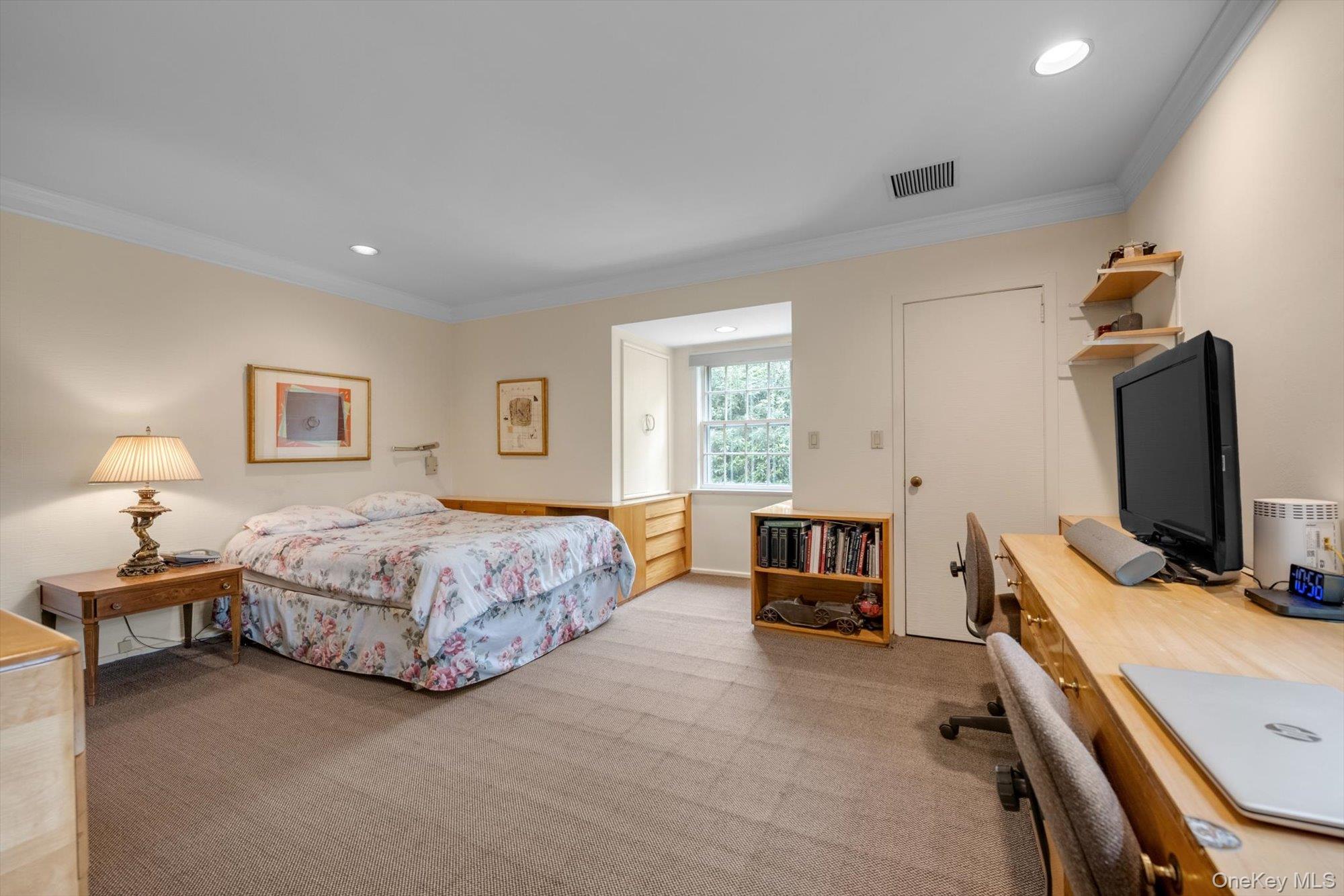 Great Neck, New York, 11021, United States, 5 Bedrooms Bedrooms, ,6 BathroomsBathrooms,Residential,Active,1824539