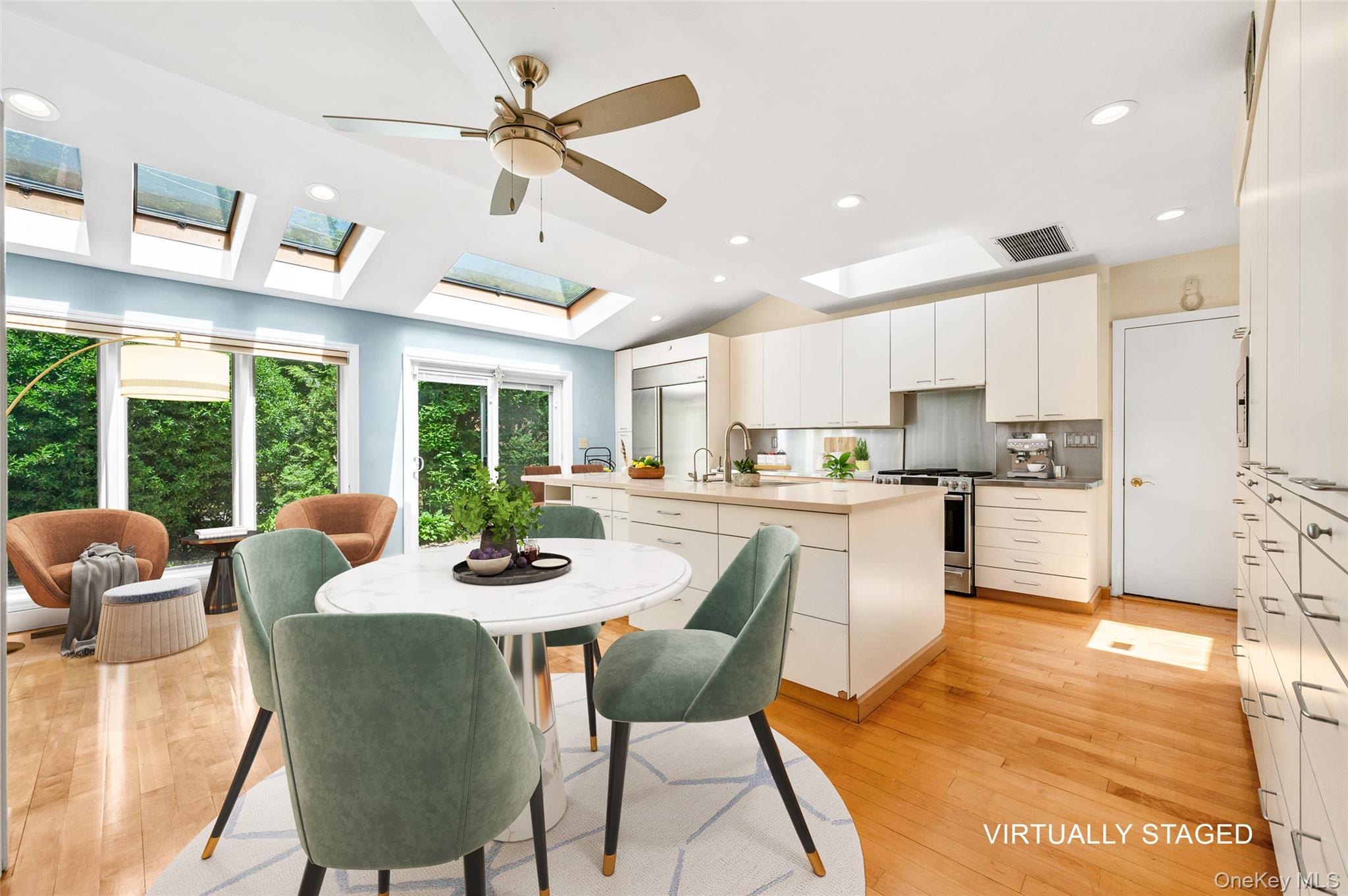 Great Neck, New York, 11021, United States, 5 Bedrooms Bedrooms, ,4 BathroomsBathrooms,Residential,Active,1885010