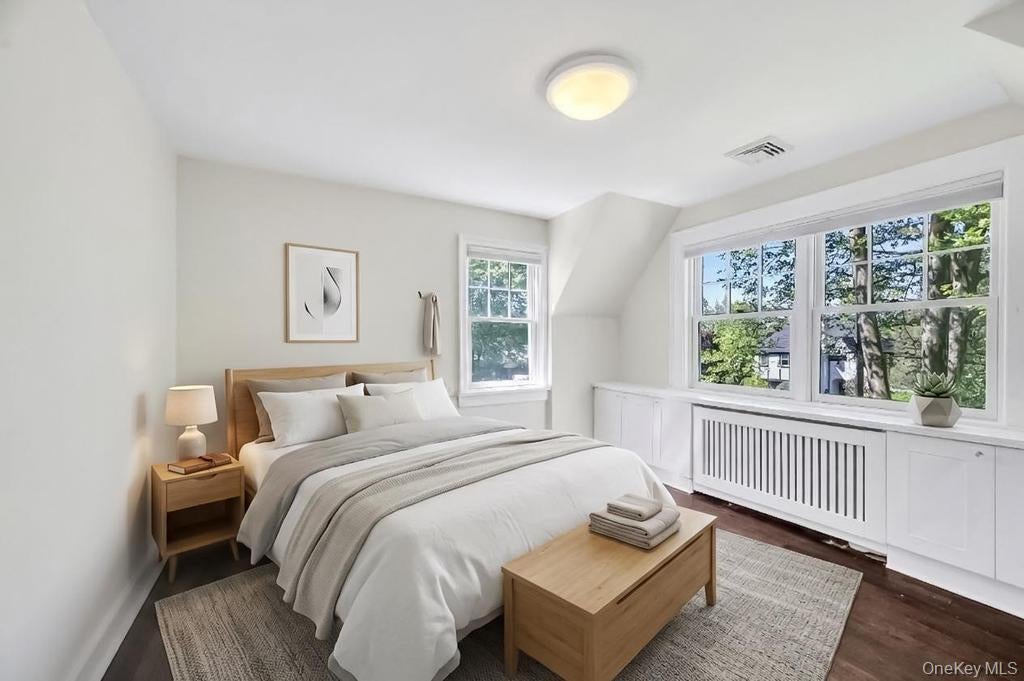 White Plains, New York, 10605, United States, 5 Bedrooms Bedrooms, ,4 BathroomsBathrooms,Residential,Pending,2045677