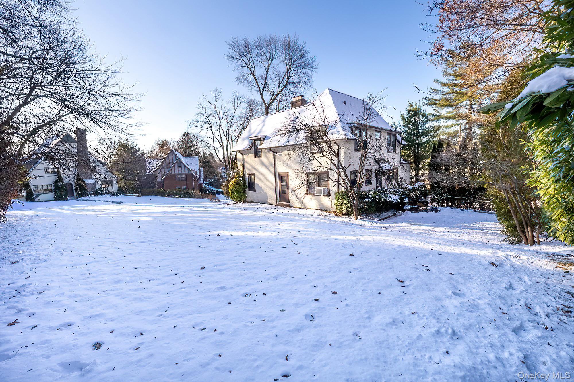 Scarsdale, New York, 10583, United States, 3 Bedrooms Bedrooms, ,2 BathroomsBathrooms,Residential,Pending,2007107