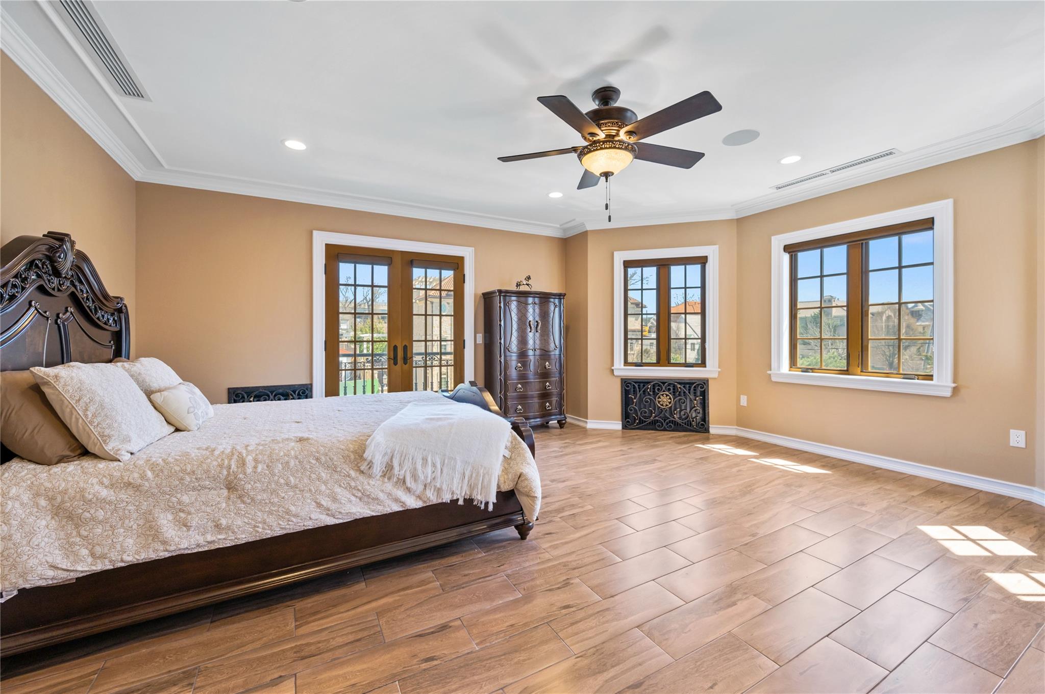 Malba, New York, 11357, United States, 5 Bedrooms Bedrooms, ,7 BathroomsBathrooms,Residential,Active,1761248