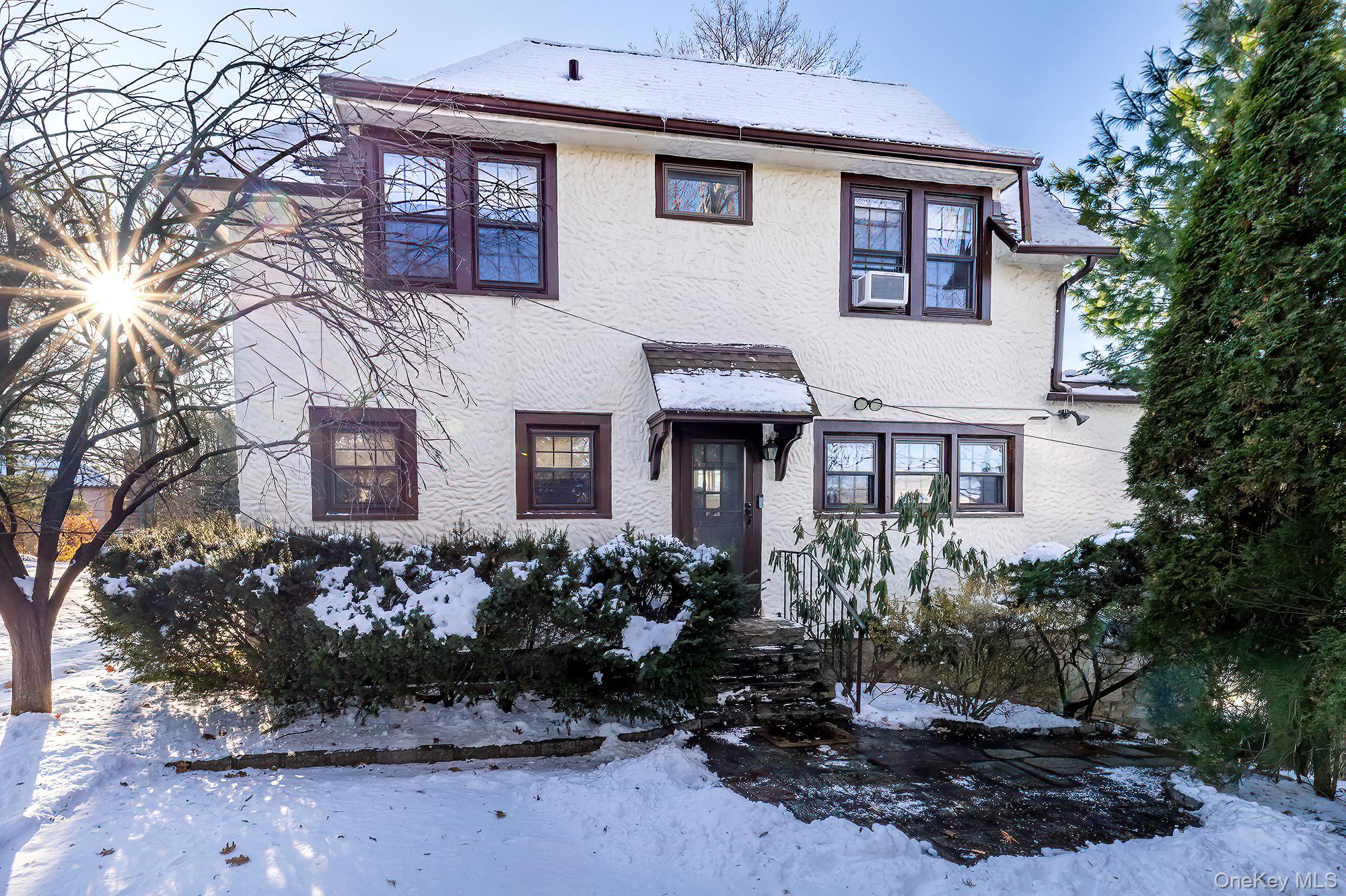 Scarsdale, New York, 10583, United States, 3 Bedrooms Bedrooms, ,2 BathroomsBathrooms,Residential,Pending,2007107