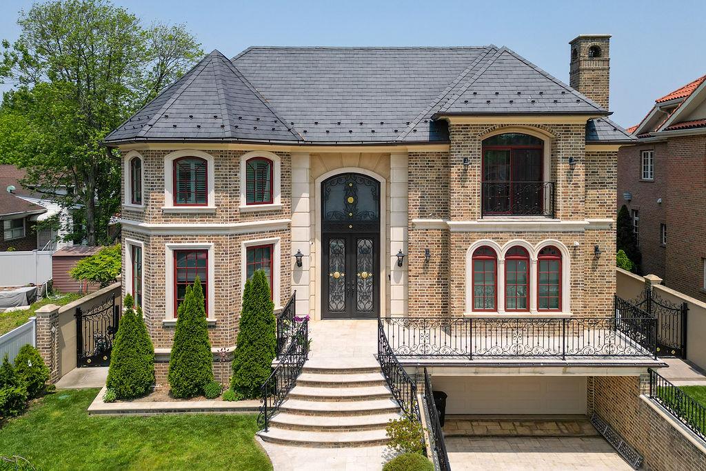 Little Neck, New York, 11362, United States, 5 Bedrooms Bedrooms, ,6 BathroomsBathrooms,Residential,Active,1908169