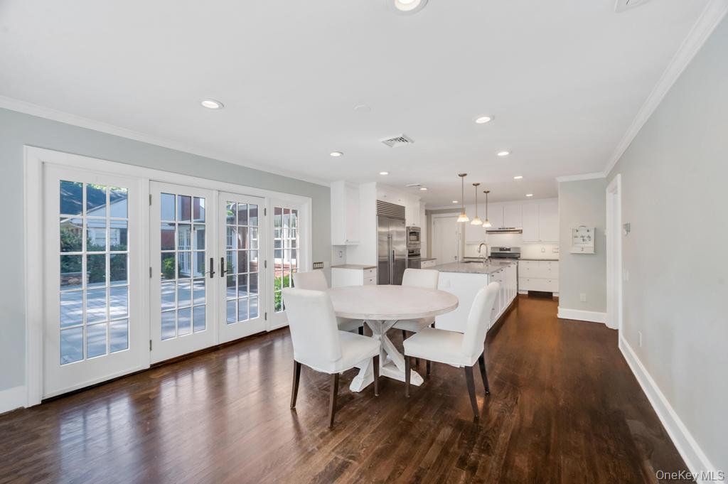White Plains, New York, 10605, United States, 5 Bedrooms Bedrooms, ,4 BathroomsBathrooms,Residential,Pending,2045677