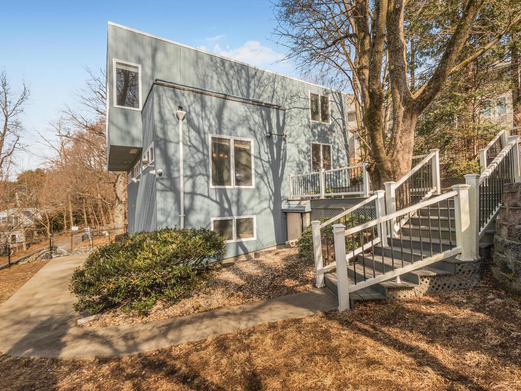 Bronx, New York, 10471, United States, 4 Bedrooms Bedrooms, ,3 BathroomsBathrooms,Residential,Active,1764906