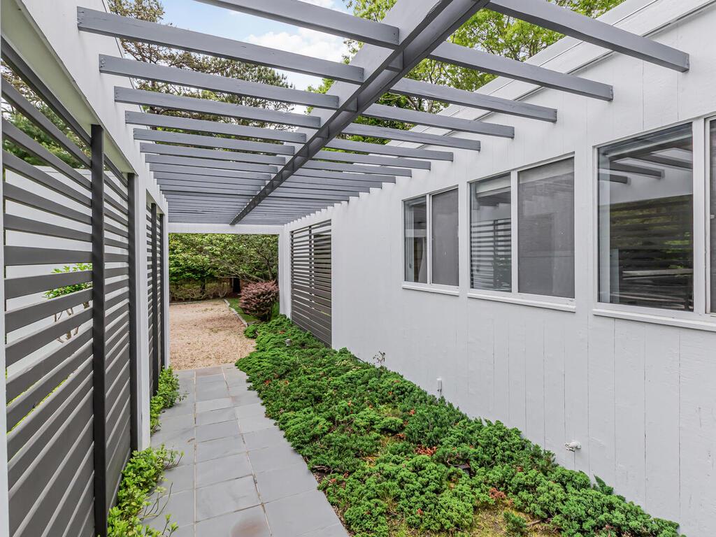 East Hampton, New York, 11937, United States, ,3 BathroomsBathrooms,Residential,Active,1843880