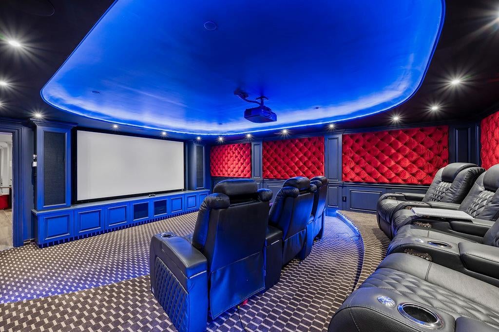 Little Neck, New York, 11362, United States, 5 Bedrooms Bedrooms, ,6 BathroomsBathrooms,Residential,Active,1908169