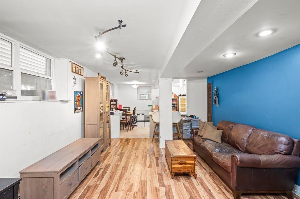 Brooklyn, New York, 11204, United States, 10 Bedrooms Bedrooms, ,6 BathroomsBathrooms,Residential,Active,1710730