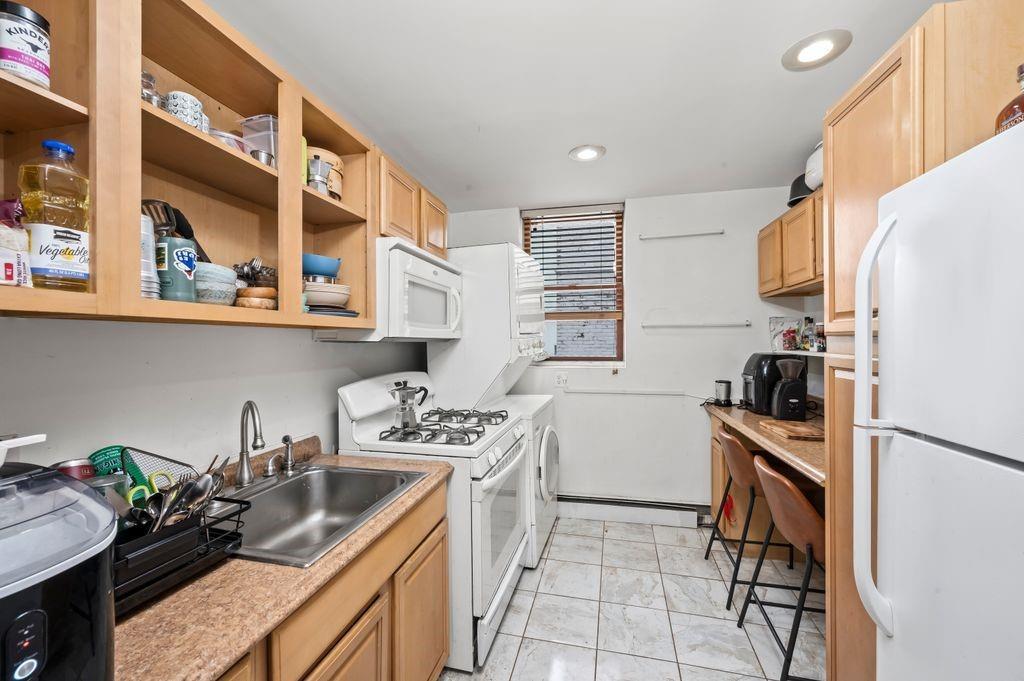 Brooklyn, New York, 11204, United States, 10 Bedrooms Bedrooms, ,6 BathroomsBathrooms,Residential,Active,1710730