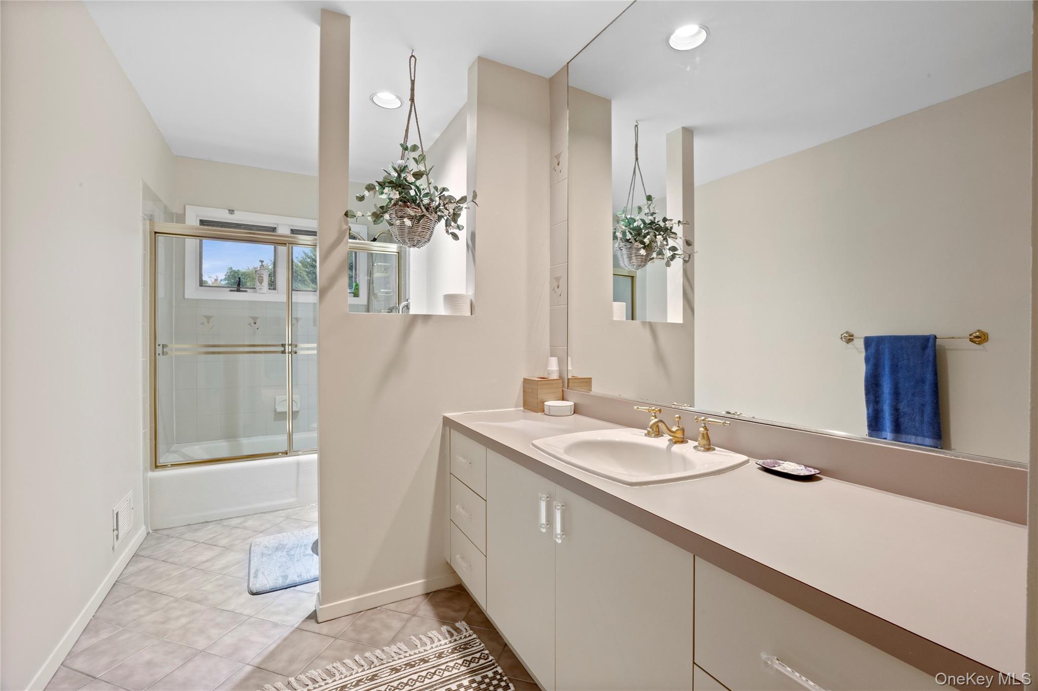 Saint James, New York, 11780, United States, 6 Bedrooms Bedrooms, ,5 BathroomsBathrooms,Residential,Active,1988457