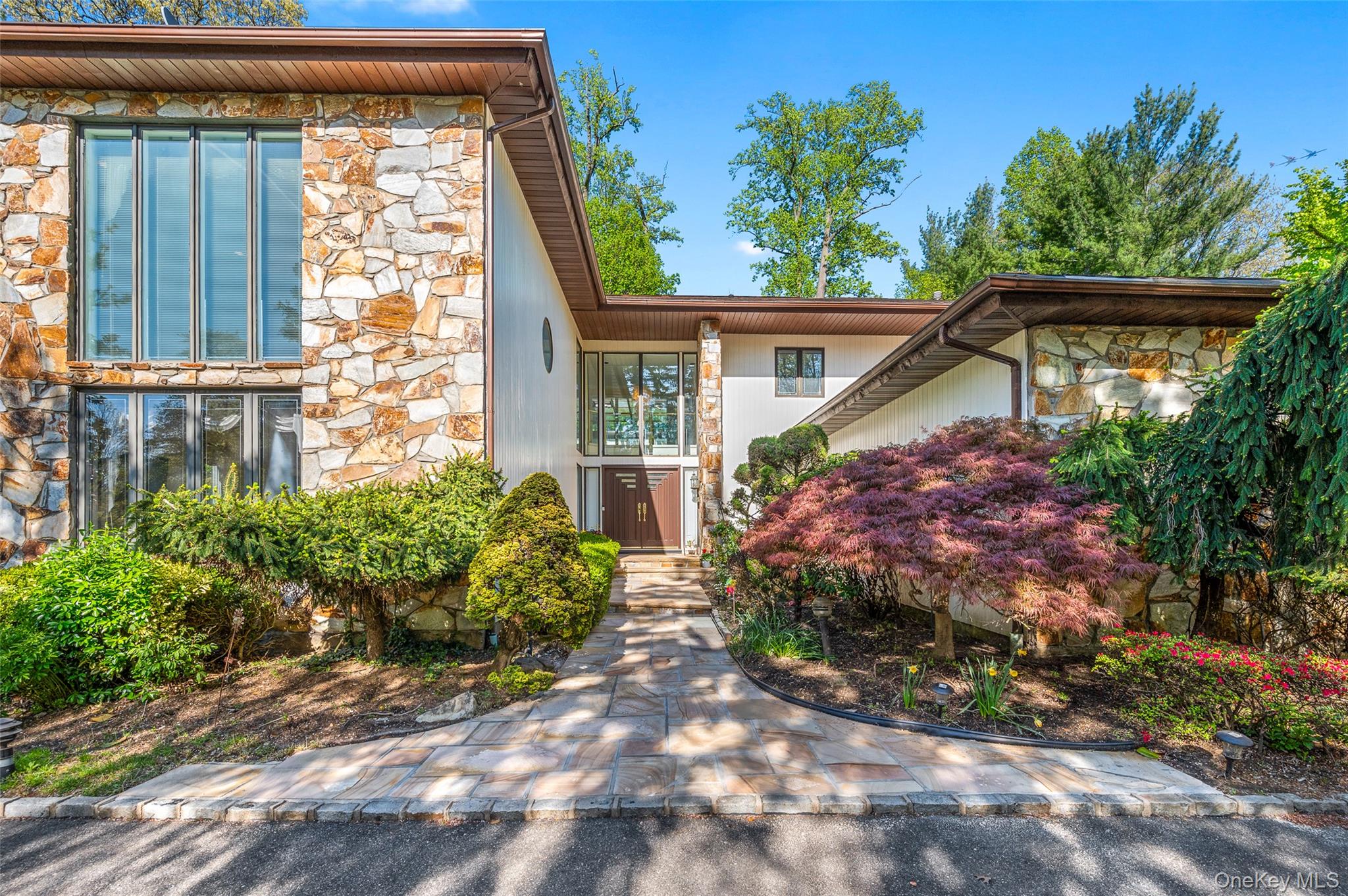 Manhasset, New York, 11030, United States, 5 Bedrooms Bedrooms, ,6 BathroomsBathrooms,Residential,Active,1788462