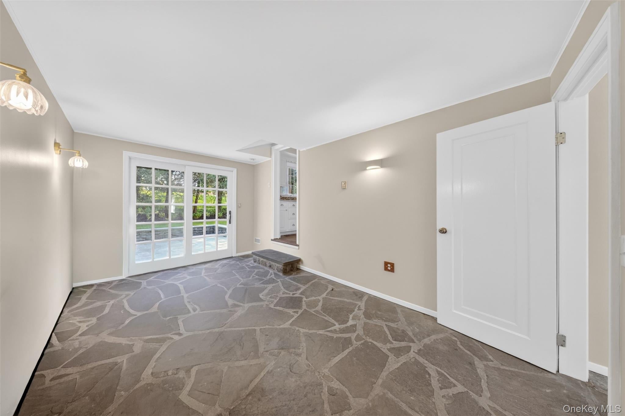 Manhasset, New York, 11030, United States, 4 Bedrooms Bedrooms, ,3 BathroomsBathrooms,Residential,Active,2045030
