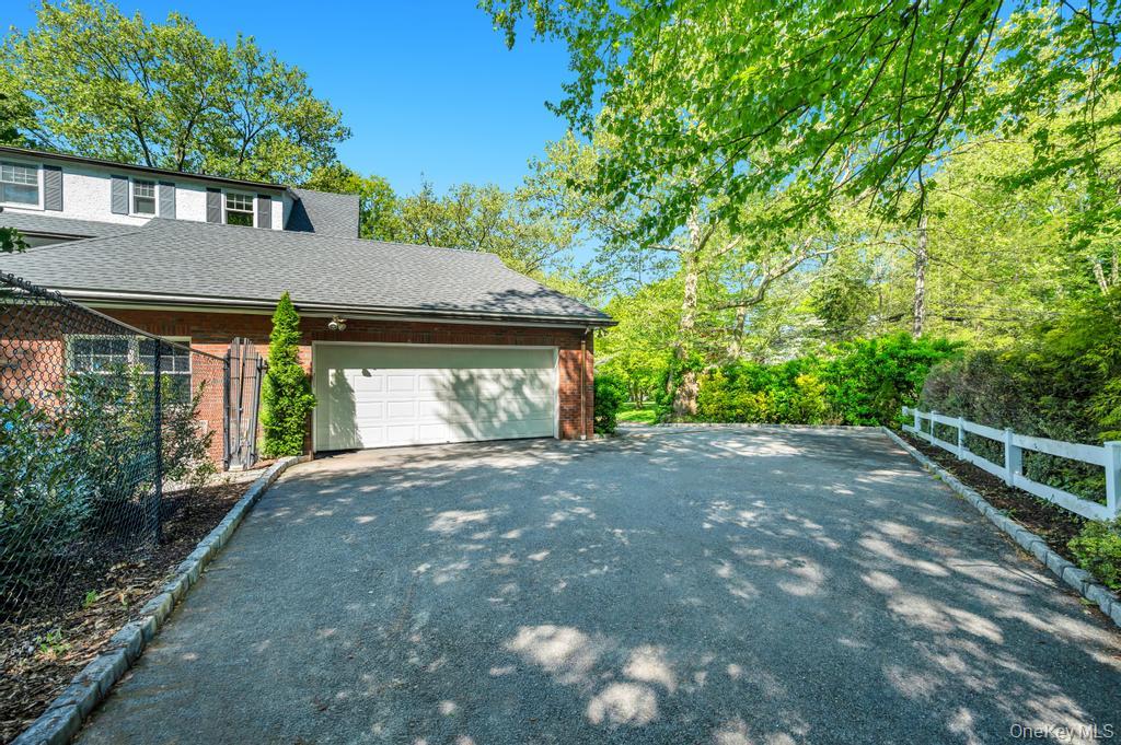 White Plains, New York, 10605, United States, 5 Bedrooms Bedrooms, ,4 BathroomsBathrooms,Residential,Pending,2045677