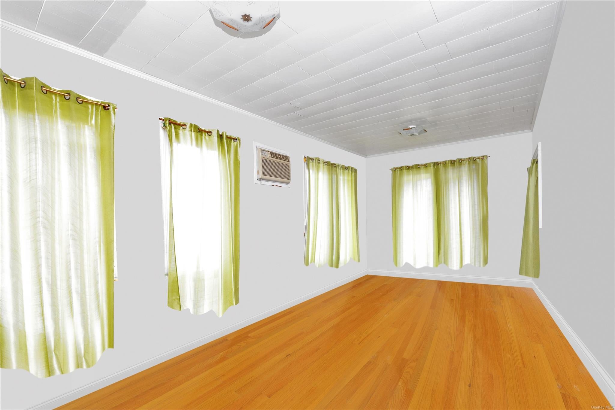 Elmhurst, New York, 11373, United States, ,7 BathroomsBathrooms,Residential,Pending,1825061