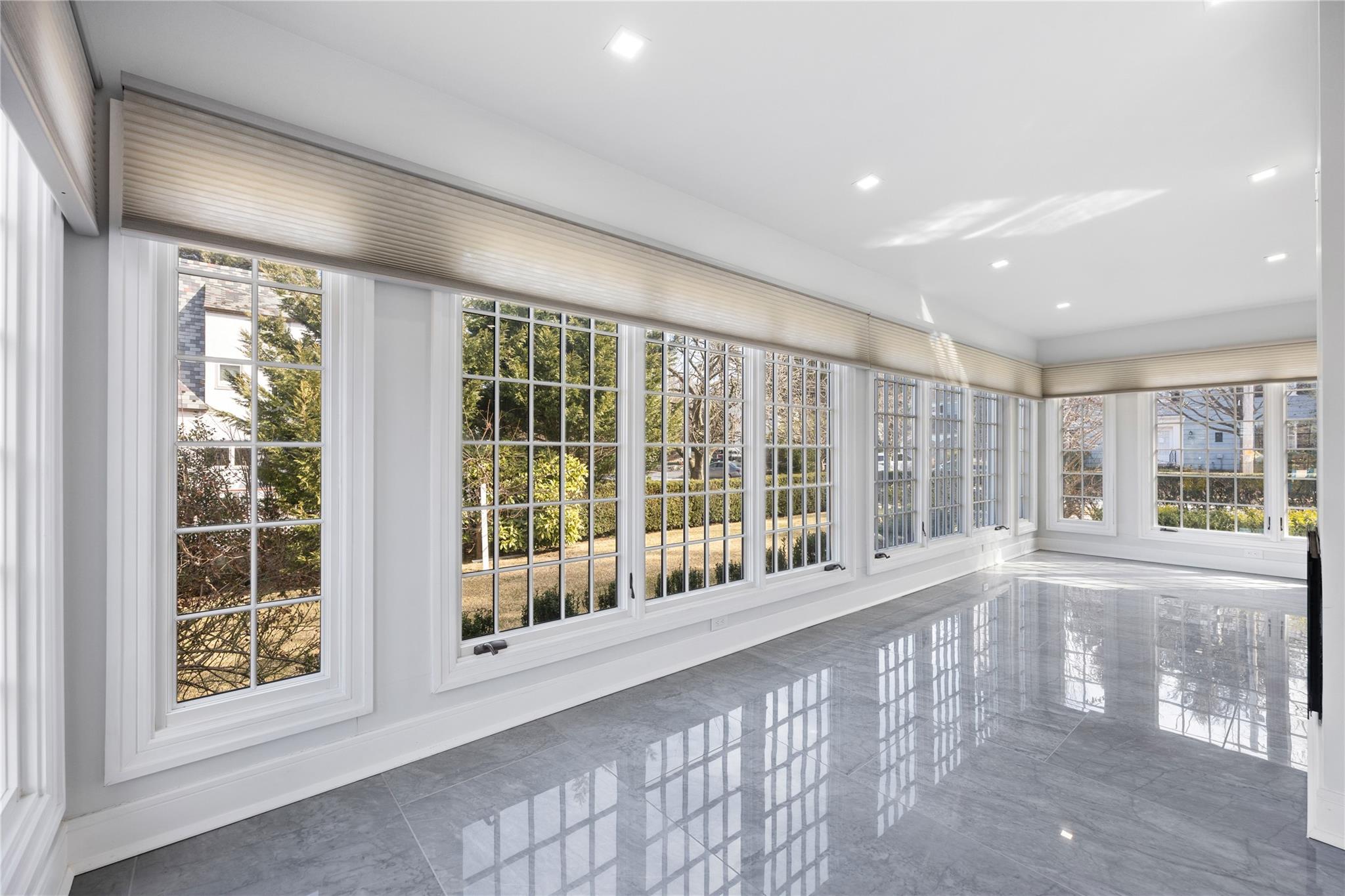 Douglaston, New York, 11363, United States, ,5 BathroomsBathrooms,Residential,Active,1741588