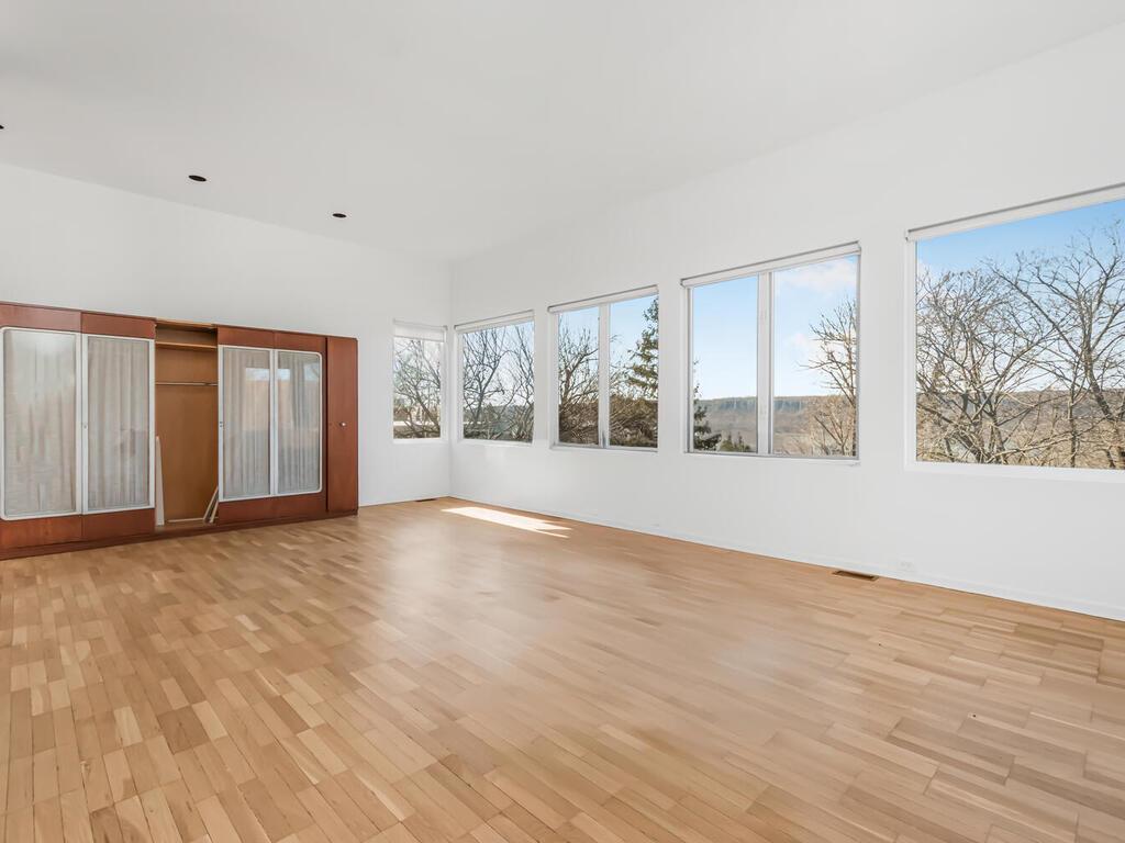 Bronx, New York, 10471, United States, 4 Bedrooms Bedrooms, ,3 BathroomsBathrooms,Residential,Active,1764906