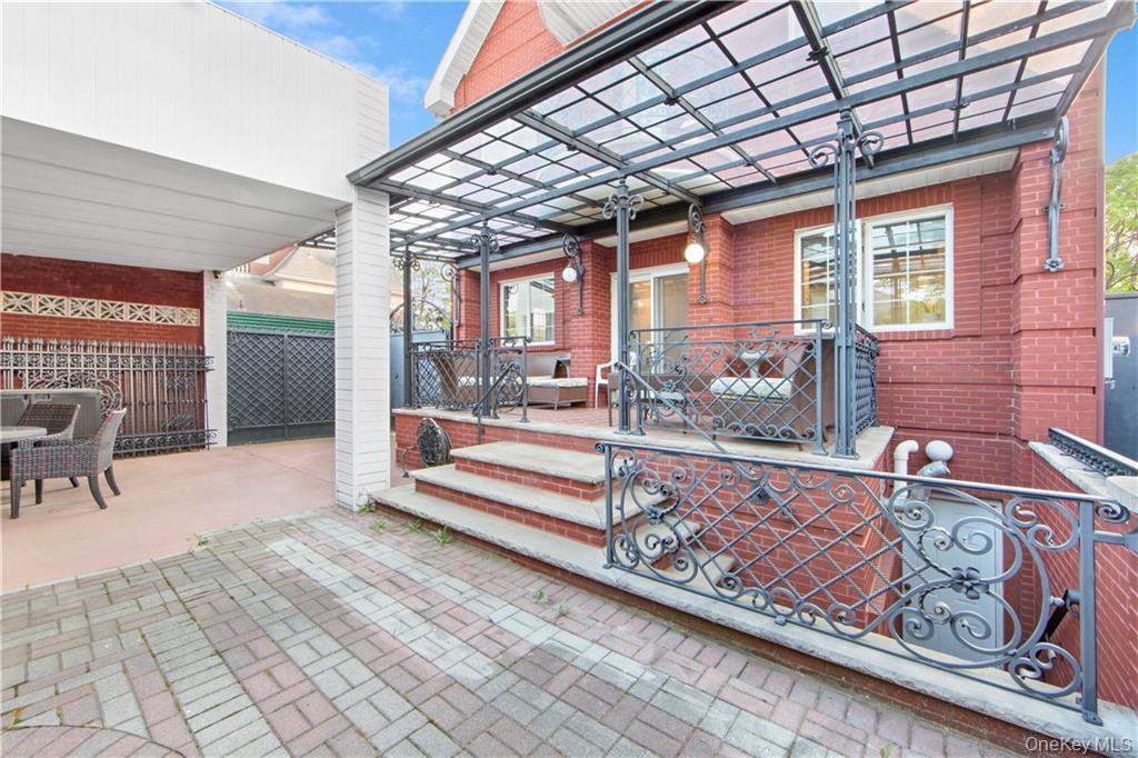 Brooklyn, New York, 11235, United States, 3 Bedrooms Bedrooms, ,5 BathroomsBathrooms,Residential,Active,1912831