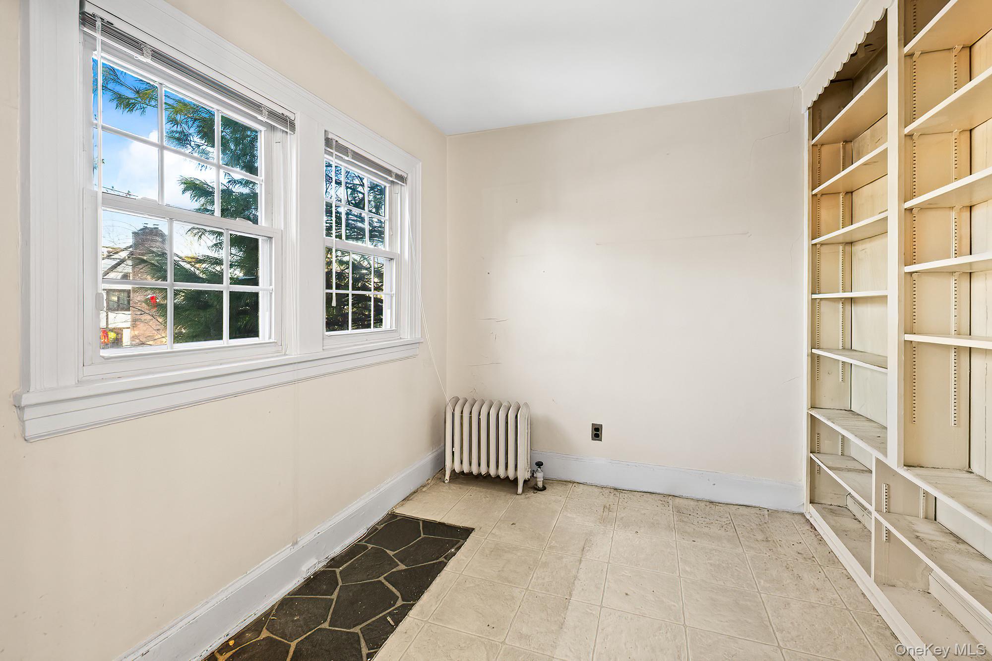 Scarsdale, New York, 10583, United States, 3 Bedrooms Bedrooms, ,2 BathroomsBathrooms,Residential,Pending,2007107