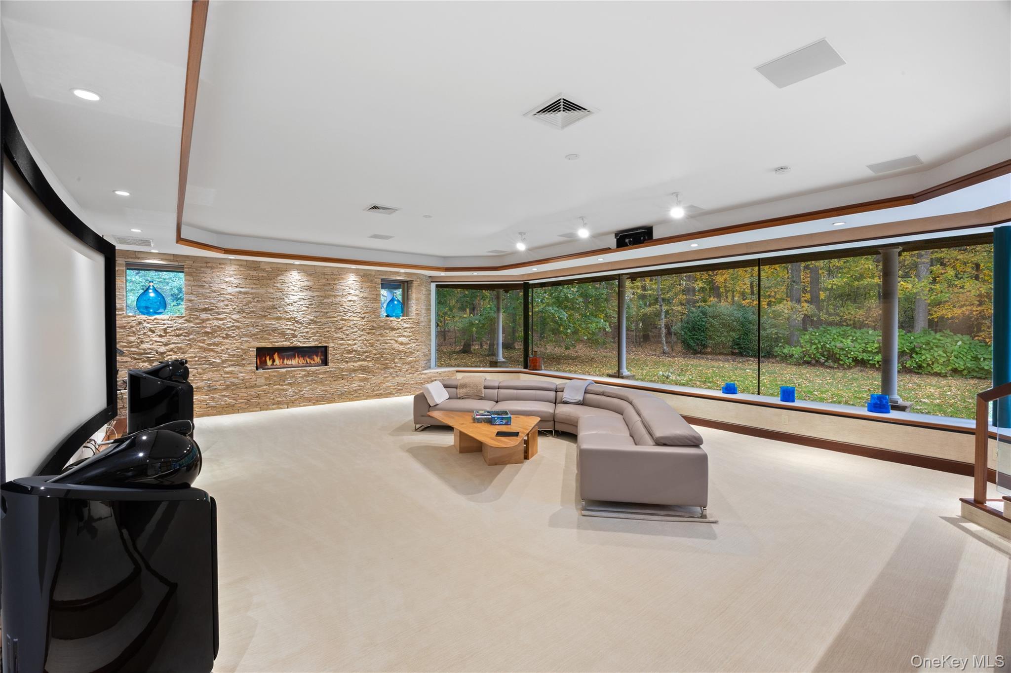 Saint James, New York, 11780, United States, 6 Bedrooms Bedrooms, ,5 BathroomsBathrooms,Residential,Active,1988457