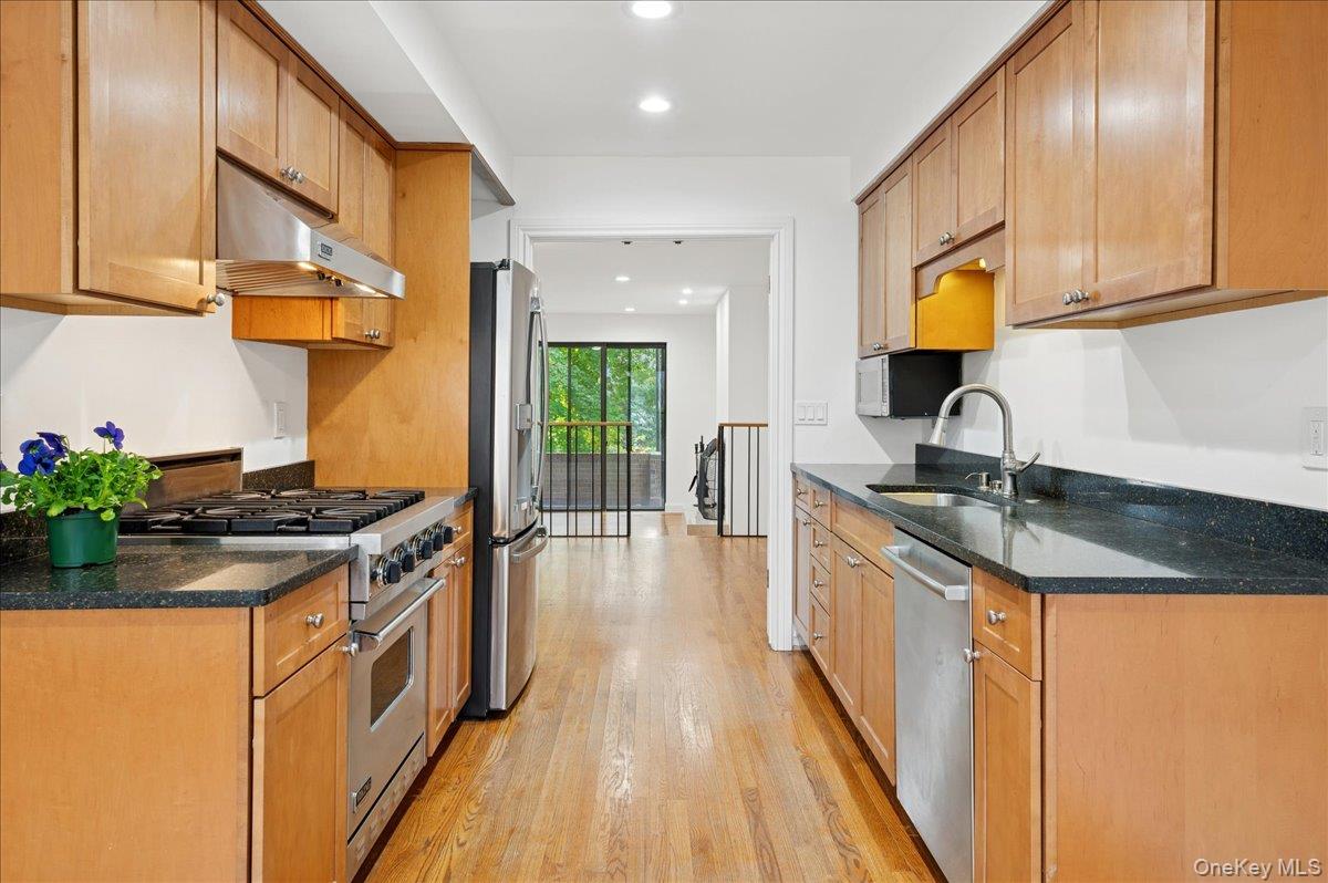 Rye, New York, 10580, United States, 3 Bedrooms Bedrooms, ,3 BathroomsBathrooms,Residential,Active,1973541