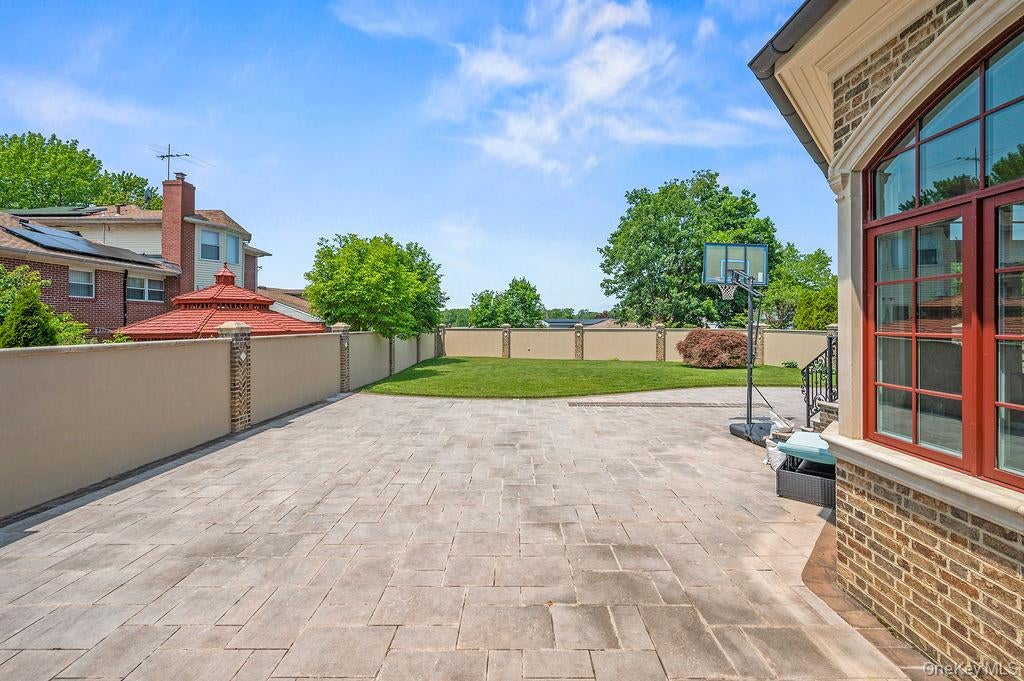 Little Neck, New York, 11362, United States, 5 Bedrooms Bedrooms, ,6 BathroomsBathrooms,Residential,Active,1908169
