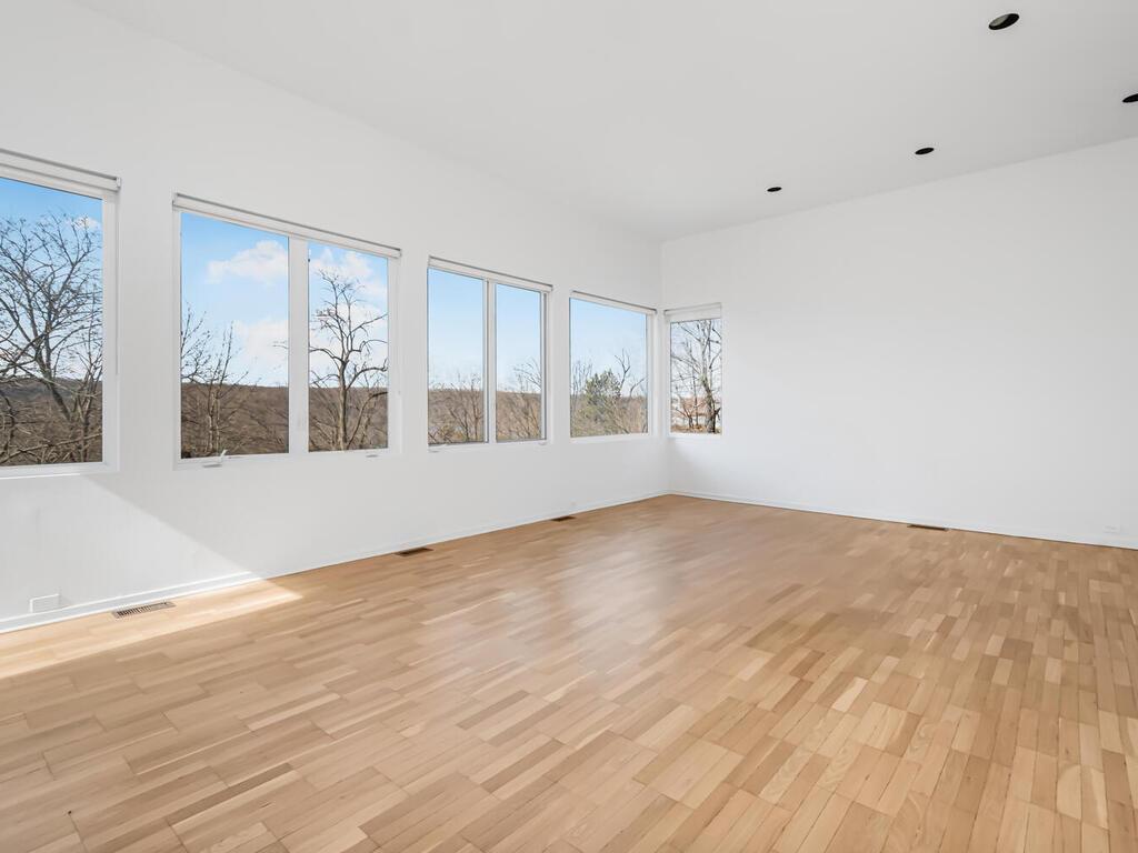 Bronx, New York, 10471, United States, 4 Bedrooms Bedrooms, ,3 BathroomsBathrooms,Residential,Active,1764906