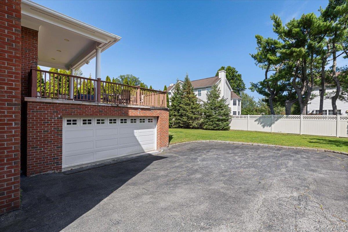 Scarsdale, New York, 10583, United States, 4 Bedrooms Bedrooms, ,4 BathroomsBathrooms,Residential,Active,1951822