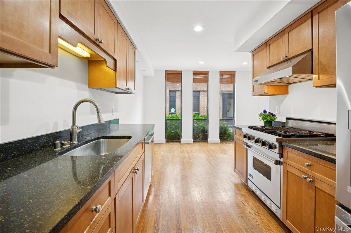 Rye, New York, 10580, United States, 3 Bedrooms Bedrooms, ,3 BathroomsBathrooms,Residential,Active,1973541