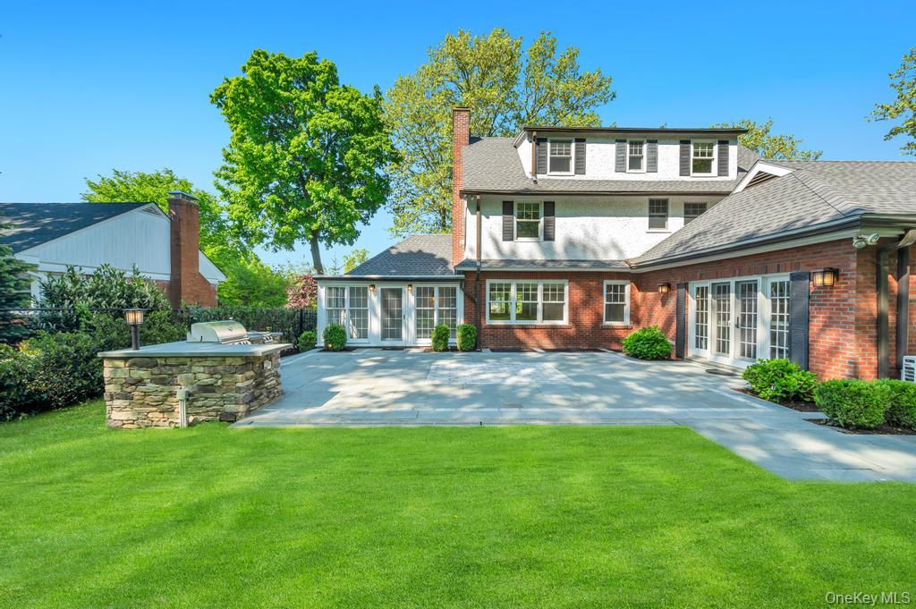 White Plains, New York, 10605, United States, 5 Bedrooms Bedrooms, ,4 BathroomsBathrooms,Residential,Pending,2045677