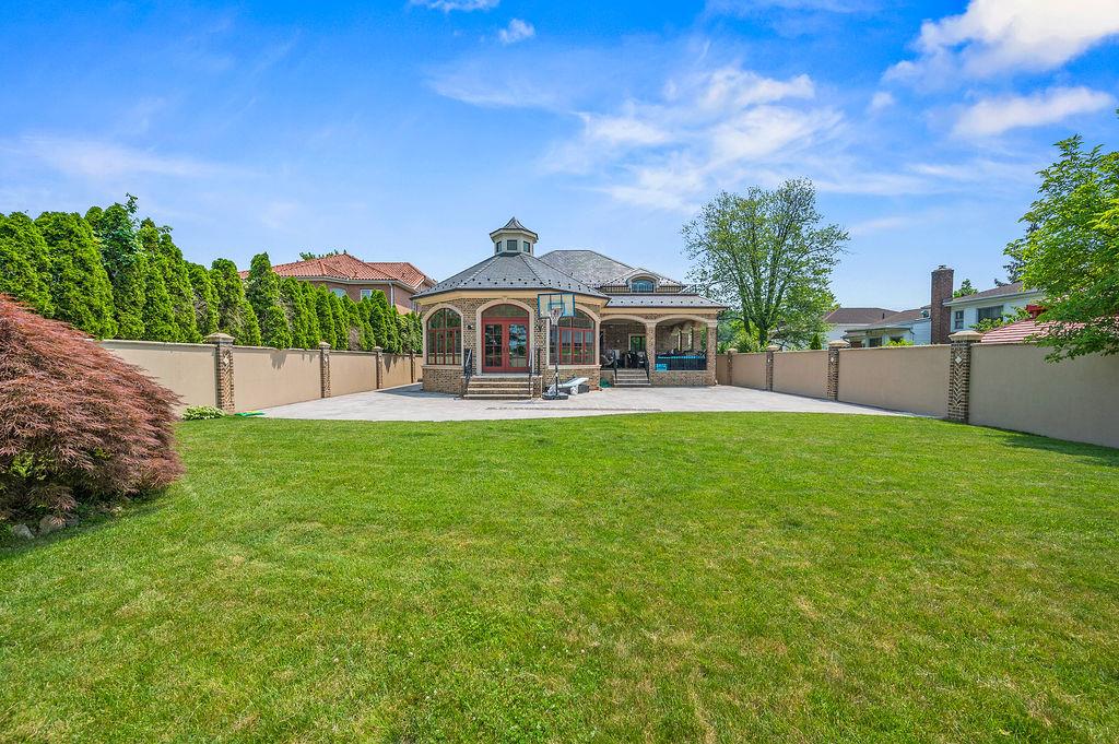 Little Neck, New York, 11362, United States, 5 Bedrooms Bedrooms, ,6 BathroomsBathrooms,Residential,Active,1908169