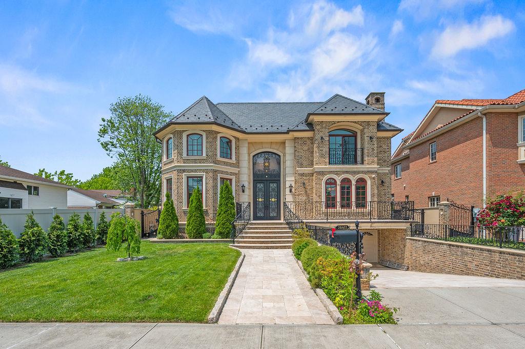 Little Neck, New York, 11362, United States, 5 Bedrooms Bedrooms, ,6 BathroomsBathrooms,Residential,Active,1908169