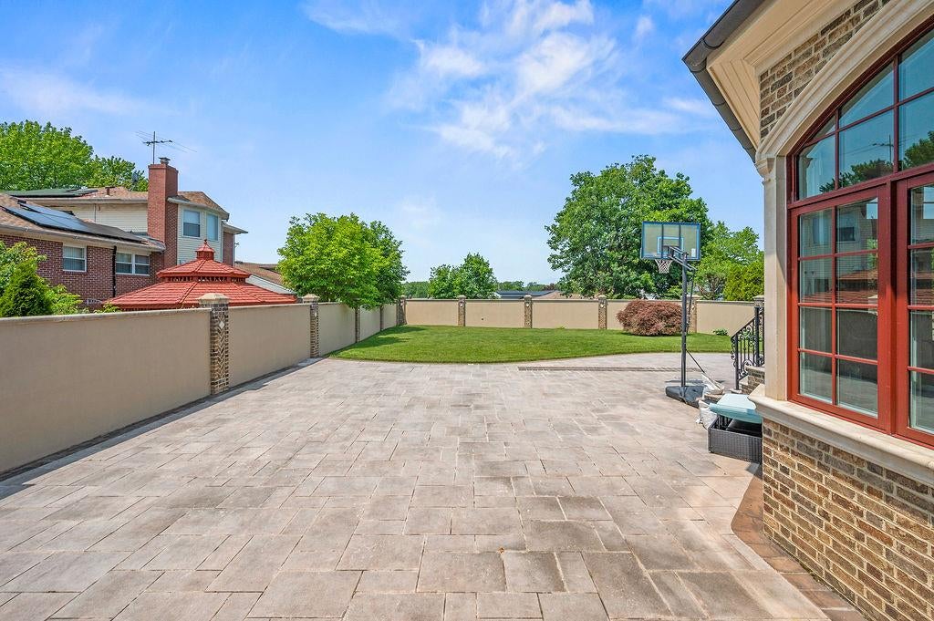 Little Neck, New York, 11362, United States, 5 Bedrooms Bedrooms, ,6 BathroomsBathrooms,Residential,Active,1908169