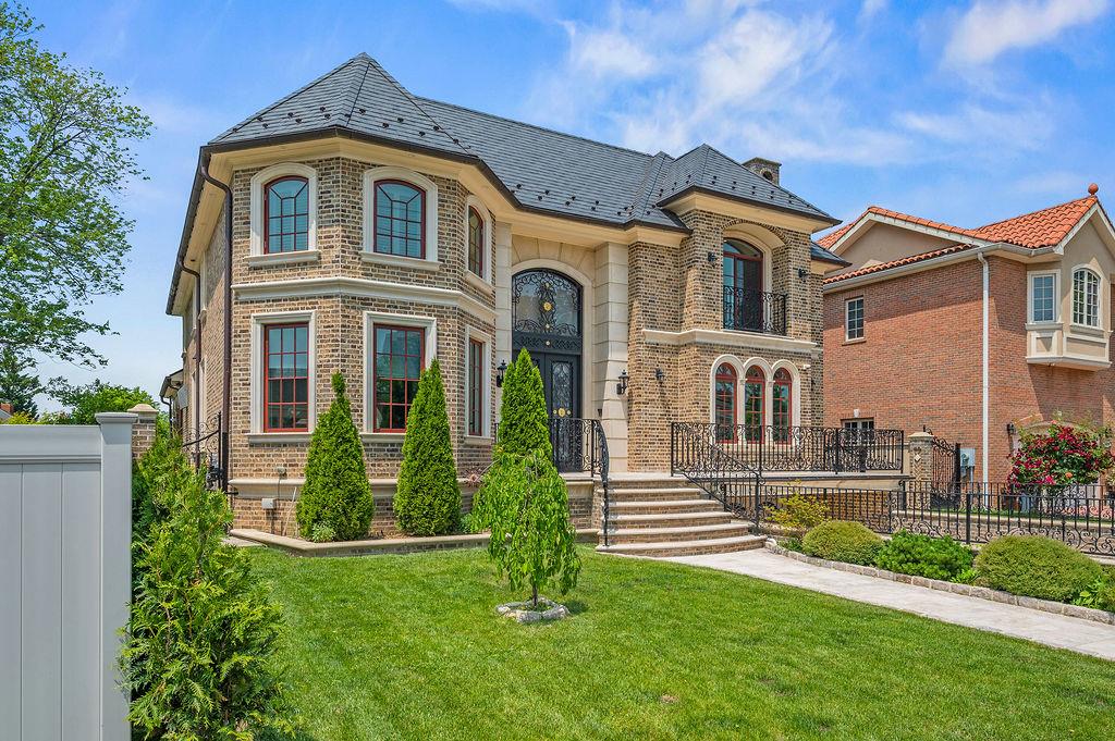 Little Neck, New York, 11362, United States, 5 Bedrooms Bedrooms, ,6 BathroomsBathrooms,Residential,Active,1908169