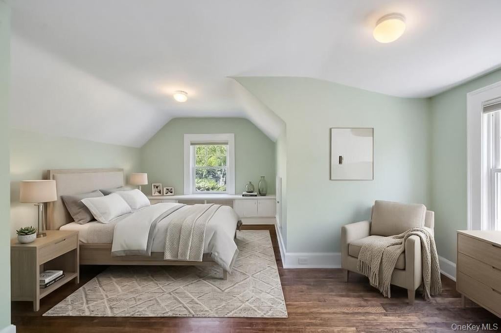 White Plains, New York, 10605, United States, 5 Bedrooms Bedrooms, ,4 BathroomsBathrooms,Residential,Pending,2045677