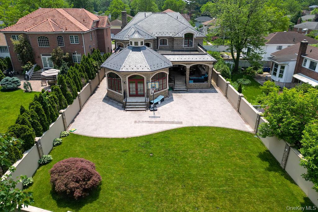 Little Neck, New York, 11362, United States, 5 Bedrooms Bedrooms, ,6 BathroomsBathrooms,Residential,Active,1908169