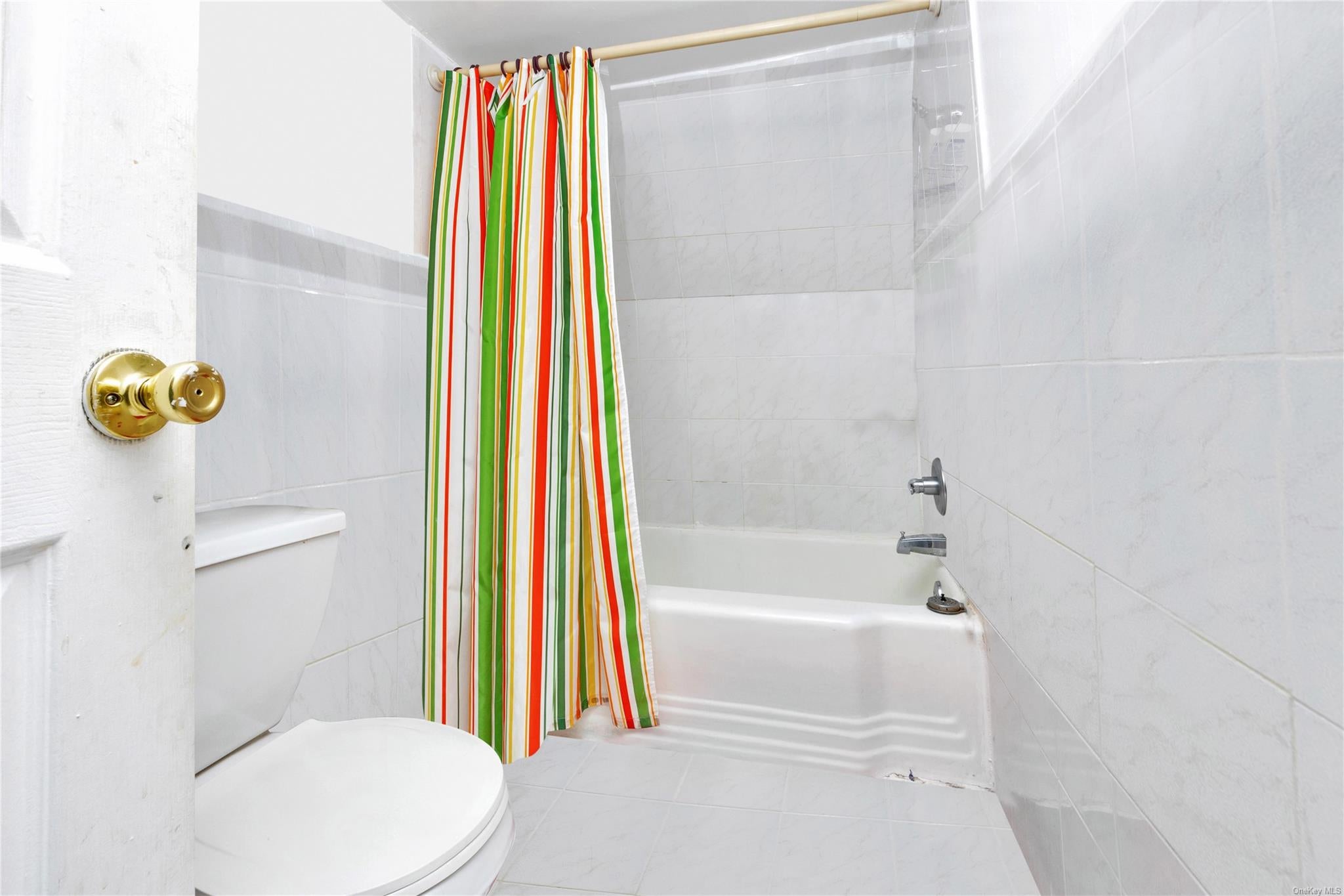 Elmhurst, New York, 11373, United States, ,7 BathroomsBathrooms,Residential,Pending,1825061