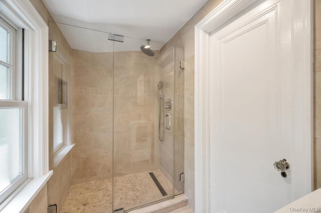 White Plains, New York, 10605, United States, 5 Bedrooms Bedrooms, ,4 BathroomsBathrooms,Residential,Pending,2045677
