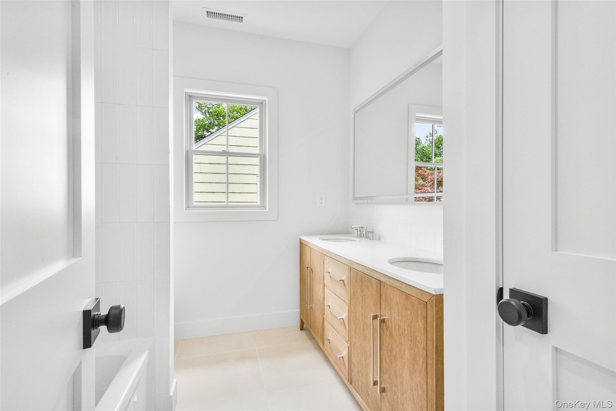 Scarsdale, New York, 10583, United States, 5 Bedrooms Bedrooms, ,5 BathroomsBathrooms,Residential,Active,1888466