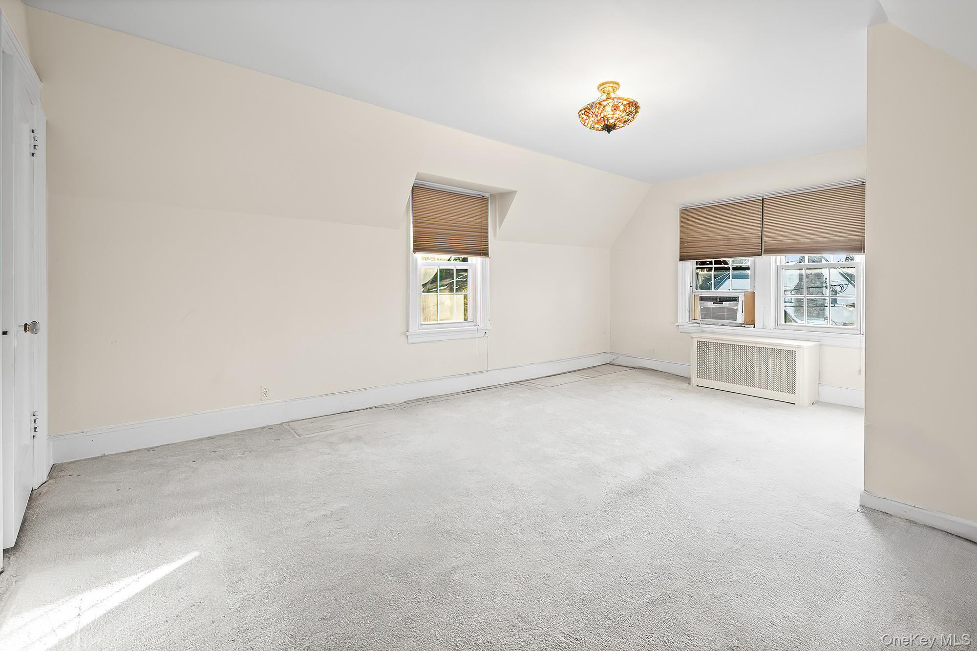 Scarsdale, New York, 10583, United States, 3 Bedrooms Bedrooms, ,2 BathroomsBathrooms,Residential,Pending,2007107