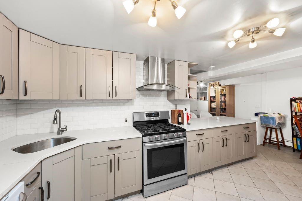 Brooklyn, New York, 11204, United States, 10 Bedrooms Bedrooms, ,6 BathroomsBathrooms,Residential,Active,1710730