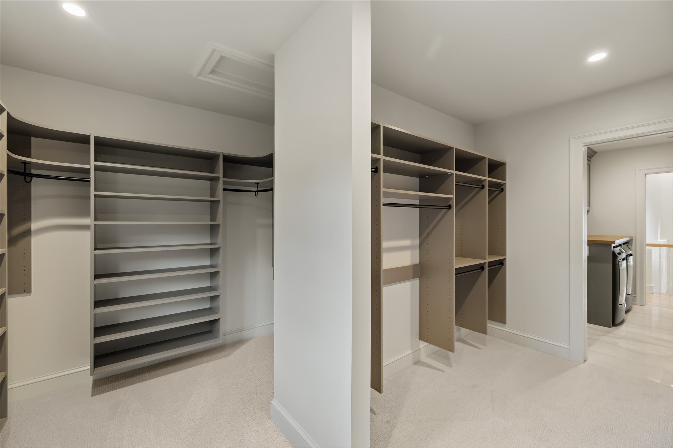 Des Moines, Iowa, 50312, United States, 5 Bedrooms Bedrooms, ,6 BathroomsBathrooms,Residential,Active,1963392