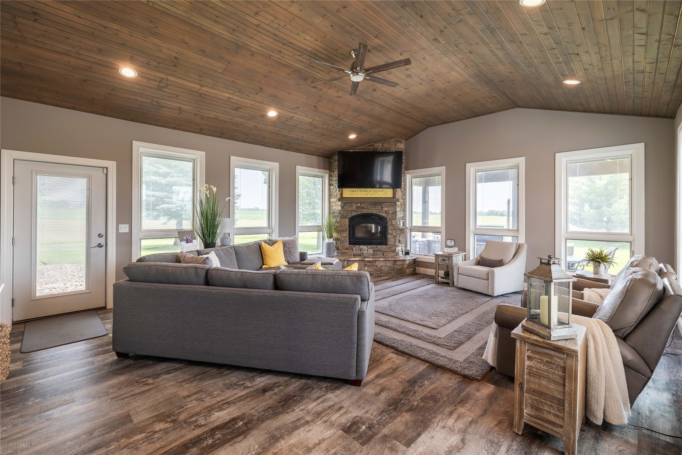 Madrid, Iowa, 50156, United States, 5 Bedrooms Bedrooms, ,6 BathroomsBathrooms,Residential,Active,1904744