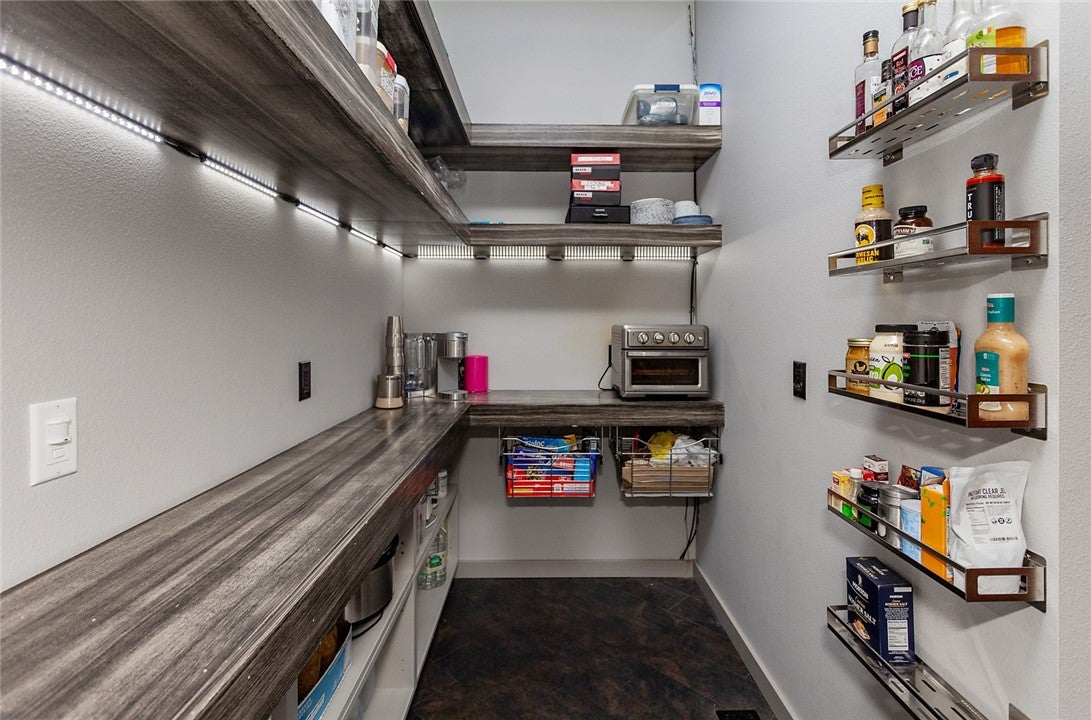 Van Meter, Iowa, 50261, United States, ,4 BathroomsBathrooms,Residential,Active,1757421