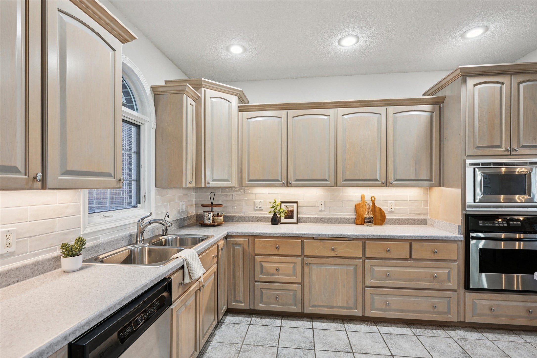 Granger, Iowa, 50109, United States, 3 Bedrooms Bedrooms, ,3 BathroomsBathrooms,Residential,Active,1968368