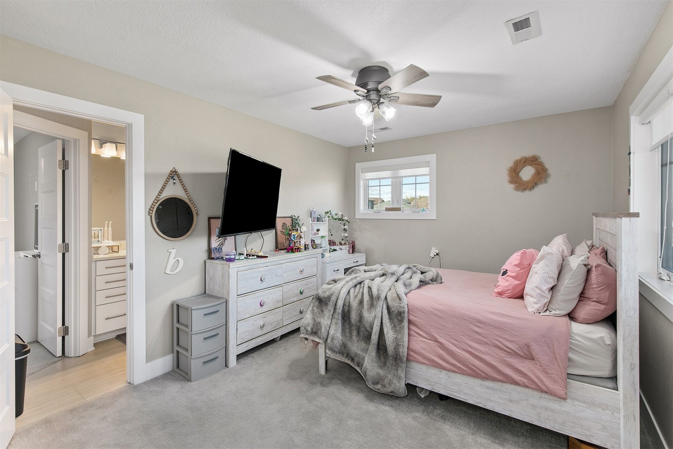 Clive, Iowa, 50325, United States, 5 Bedrooms Bedrooms, ,6 BathroomsBathrooms,Residential,Active,1993639